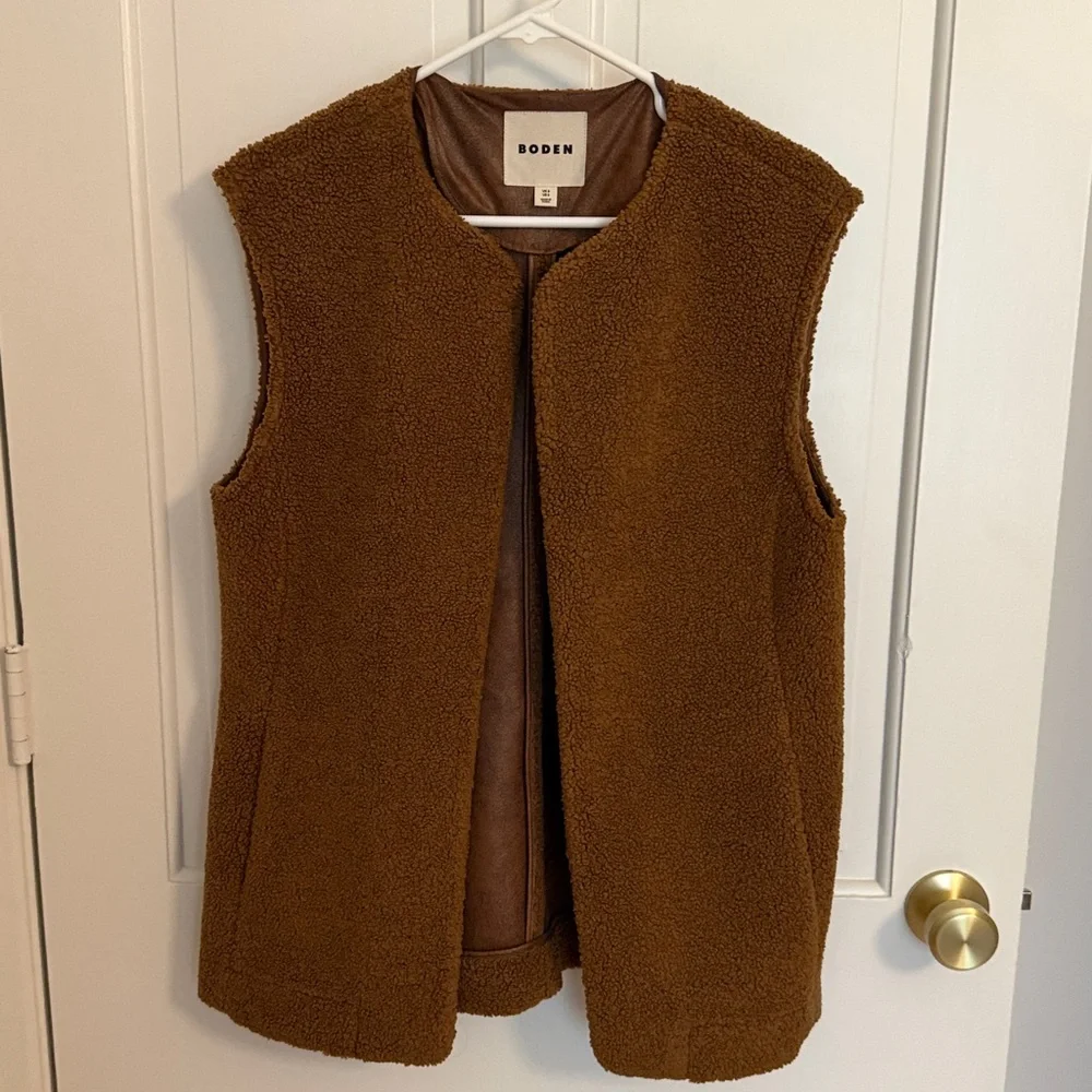 BODEN Teddy Gilet (fuzzy vest), Sz 2 - Picture 6 of 7